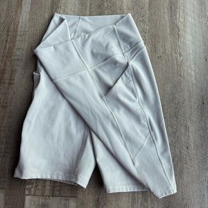 Fabletics high waisted pocket short 9”